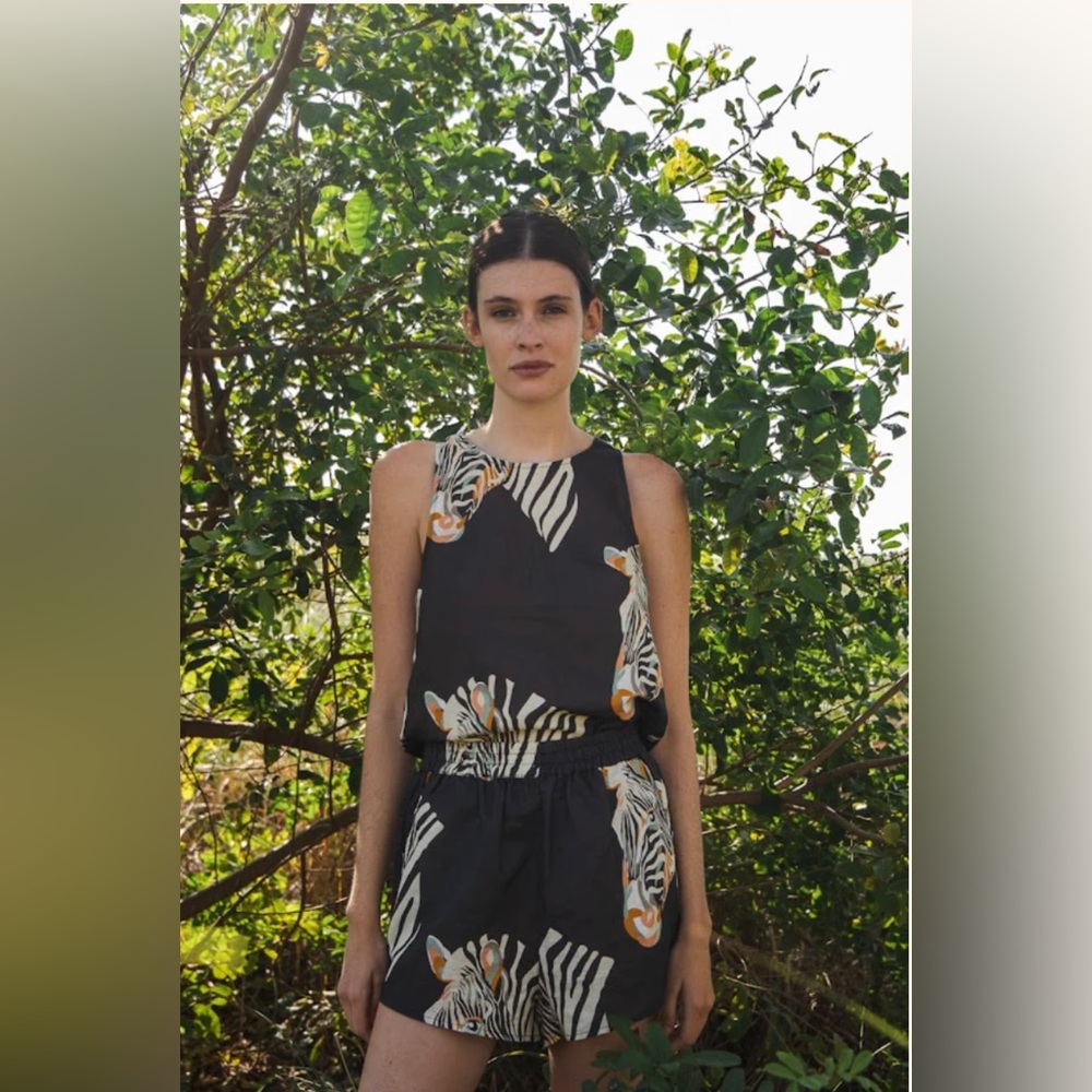 Las Surenas Zebra print top size small